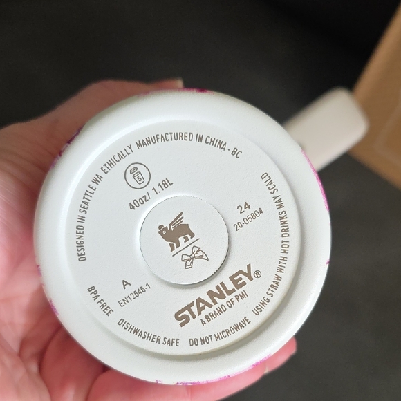 Stanley 40 oz Pink Floral Quencher Tumbler with Straw - Picture 5 of 6